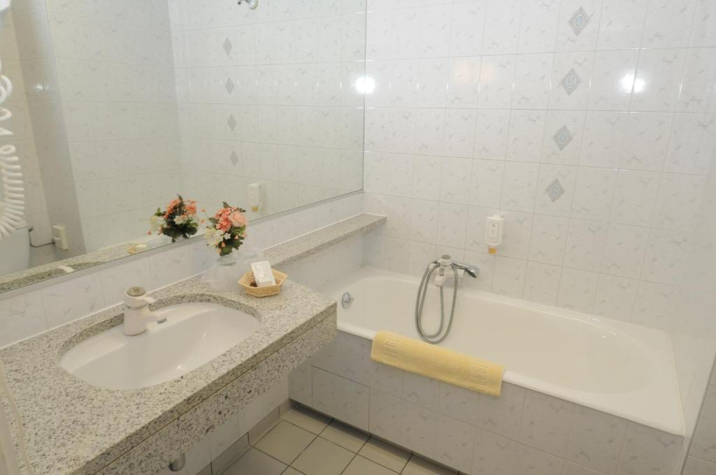 Hotel 4C Cluses Szoba fotó
